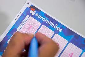 Verifique, agora, os cinco números e as duas estrelas que abrem o cofre do euromilhões de hoje, publicados pelo bancada em última hora. Os Numeros Do Euromilhoes