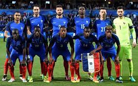 Les bleus sont la (the blues are there) is a song of the catholic french vendée. Les Bleus Peuvent Rever D Aller En Finale