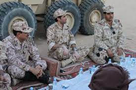 بالصور فايز المالكي واثنان من مشاهير التواصل يتناولون الإفطار مع مرابطي الحد الجنوبي اخباريات supportive cool stuff ecommerce hosting