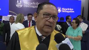 FGR Zaragoza reporta la detención de dos personas que portaban un fusil con  mira telescopica en cantón El Cimarrón. El hombre y la mujer son vículados  a estructuras criminales de la zona