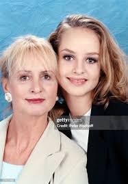 Diana Körner mit Tochter Lara-Joy Körner, Porträt, Studio, Ohrring,... News  Photo