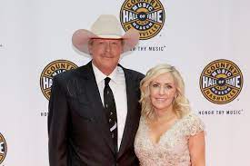 Alan jackson first met his wife denise jackson when they were just teens in small town georgia. Inside Alan Jackson S 40 Year Love Story With His Wife Denise