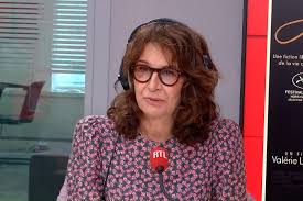 En 2007, valérie benguigui joue au théâtre dans la mémoire de l'eau (en) avec florence pernel et charlotte valandrey. Aline J Aurais Aime Avoir Un Rene A Mes Cotes Confie Valerie Lemercier