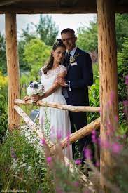 ❤ top qualität & günstiger preis. Lisa Tragt Unser Chiffon Brautkleid Mit Spitzentop Zur Landhochzeit Schleifenfanger