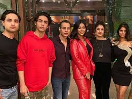 Shahrukh khan son abram khan dance video at dhirubhai ambani annual day. Bollywood Shah Rukh Khan Suhana Aryan Spotted Twinning In Black Jackets At New Year Bash Entertainment Photos Gulf News