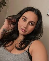 Samantha Corey's Instagram, Twitter & Facebook