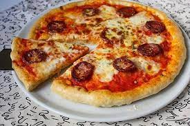 5 951 begenme 64 yorum instagram da yemek com yemekcom disi citir ici yumusak bir pizza hamuru uzerine dilediginiz sos ve malzemelerl gida pizza yemek