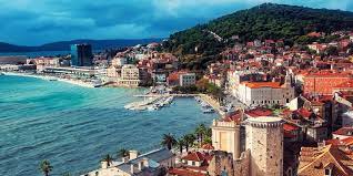 Split is the second largest city in croatia after zagreb, with a population of around 180,000 people. Onde Ficar Em Split Na Croacia 2021 Todas As Dicas