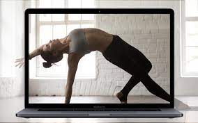 Il s'agit de cours variés (cardio, doux, musculaires, aquatiques.), proposés par plusieurs centaines de salles et moniteurs partenaires, partout en. Cours En Ligne Sur Zoom Comment Faire Et Organiser Des Cours De Sport Tuto