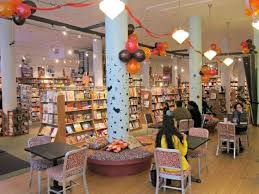 Books Of Wonder Nyc Kid S Bookstore Children Bookstore Bookstore Design Childrens Bookstore