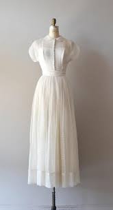Weddbook Is A Content Discovery Engine Mostly Specialized On Wedding Concept You Can Collect Images Video 1940s Wedding Dress Elegant Dresses Vintage Dresses