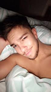 Michelle Lye (@Chellebelll)