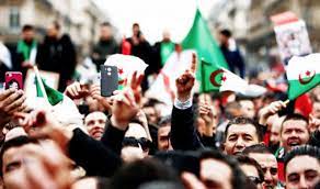 نظم مئات من الطلبة الجزائريين مسيرة يوم الثلاثاء في العاصمة الجزائر للمطالبة بتنحي الرئيس عبد العزيز بوتفليقة على الفور واستبدال النظام السياسي في البلاد بعد يوم. Ø¥Ø´Ø§Ø¯Ø© Ø¨Ø¯ÙˆØ± Ø§Ù„Ø·Ù„Ø¨Ø© Ø§Ù„Ø¬Ø²Ø§Ø¦Ø±ÙŠÙŠÙ† ÙÙŠ Ø§Ù„ØªØ­Ø±ÙŠØ± ÙˆØ§Ù„ØªØºÙŠÙŠØ± Ø§Ù„Ù…Ø³Ø§Ø¡
