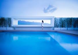 La Azotea Completa Con Una Piscina Hundida Ofrece Una Abertura Alargada Que Enmarca Una Vision Cinematografica De Las Montanas De La Sier Campo Baeza Alberto Campo Baeza Y Arquitectura Contemporanea