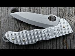 The victorinox alox collection is one of the most popular collections introduced by the swiss pocket knife giant victorinox. Victorinox Hunter Pro Alox Youtube