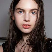 Thanks to even distribution of hot air from the blow dryer, the resulting regular surface ensures that the strands can dry more quickly. 4 Things To Try To Make Your Hair Air Dry Faster Stylecaster