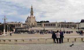 Es uno de los mayores lugares de peregrinación católica de europa, con una y si estás pensando viajar allá, no dejes de ver también las sugerencias imperdibles de cómo ahorrar mucho en portugal. Santuario De Fatima Suspende Missas Em Portugal Por Coronavirus Jornal O Globo