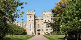 Windsor castle was first built by william the conqueror, following his invasion of england in 1066. Rxo7bnvz6gvazm