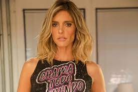 She started modeling when she got to be finalist on a model contest in sao paulo, brazil. Fernanda Lima Maternidade Fernanda Lima Posta Foto Rara Com Filha E Agradece Rede De Apoio Claudia