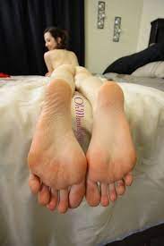 Lurina feet 