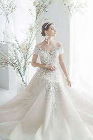 15 Ethereal Flower Inspired Wedding Dresses For Your White Garden Wedding Pengantin Wanita Gaun Pengantin Gaya Model Pakaian