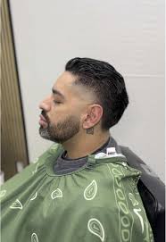 Johnny 💈 (@johnnyphxbarber)'s video of Cutting Hair