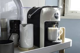 Find here lavazza coffee machine dealers, retailers, stores & distributors. Review Lavazza A Modo Mio Jolie A Quiet And Compact Coffee Machine
