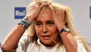 Secondo clemenzi la situazione a domenica in sarebbe ormai intollerabile a causa dell'atteggiamento della conduttrice, che da due stagioni ha risollevato le sorti del. Mara Venier E La Triste Confessione Domenica In Non Si Fara Piu