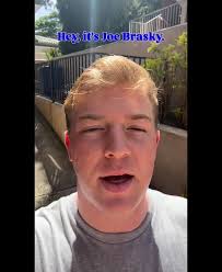 Tuesday Night Comedy at Hawaiian Brian's! 🎉 Get ready for a night of  laughter with Comedy U at the Slack Key Lounge! 📅 Tuesday, January 28th 🕒  7:30 PM