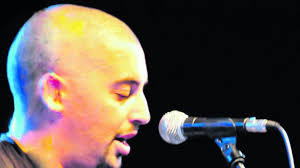 Folk y heavy tienen poco en común, pero cualquier música se puede mezclar»