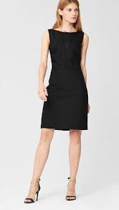 Als dame können sie ein kleines schwarzes tragen, einen schwarzen rock oder es sollte jedoch einen so raffinierten schnitt besitzen, dass sie es niemals auf einer beerdigung tragen würden. Schwarzes Kleid Kombinieren So Geht S Ottoinsite