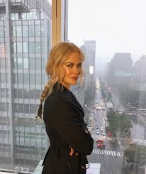 смотреть фильм с николь кидман прежде чем я усну 10 Youth Inducing Skincare Tips We Learned From Celebrities Over 40 In 2020 Morning Beauty Routine Nicole Kidman Beach Blonde