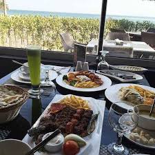 افضل مطاعم الخبر على البحر تناول طعامك على أنغام الموج و نسمات الهواء العليل