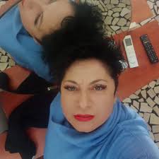 Affronta la giornata con un sorriso, perché quando sorridi accade sempre  qualcosa di buono! Buongiorno ;)