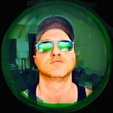 Chris Condron's Instagram, Twitter & Facebook