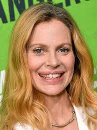 Kristen Bauer's Instagram, Twitter & Facebook