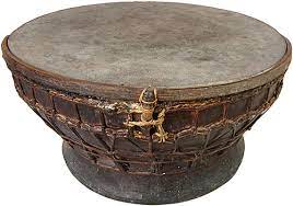 Terbang rebana merupakan alat musik yang termasuk dalam kategori membranofon yang berarti nada yang dihasilkan berasal dari selaput yang bergetar. 23 Alat Musik Tradisional Kalimantan Gambar Penjelasan Lengkap