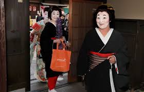 京都の花街 常連が味わえる芸妓の仮装大会 お化け とは