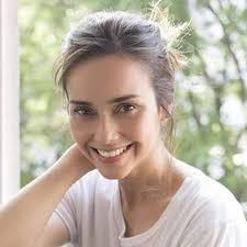 Contact Debora Gomez