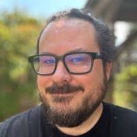 Carolyn Smeltzer's Instagram, Twitter & Facebook