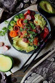 Poke Bowl Au Thon Et Saumon Fruits Des Tropiques Et Riz Coco Curcuma Karibo Sakafo Idee Cuisine Cuisine Curcuma