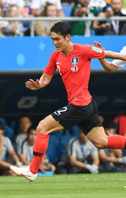 15 kasım 1996'da doğdu), beijing guoan ve takımlarında stoper olarak oynayan güney koreli bir futbolcusu , canavar lakaplı. Lee Yong Footballer Born 1986 Wikipedia