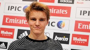 Tháng 1/2015, real mua odegaard từ stromsgodset if với mức phí 2,8 triệu euro. Martin Odegaard Signs 80 000 Per Week Contract With Real Madrid Real Madrid Vs Barcelona Gq India