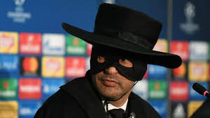 Zamanında şikeden dolayı ceza almış portekizin porto takımını teknik direktörü. Fonseca Dresses Up As Zorro After Shakhtar Stun Man City