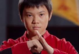 Mayon jayawickrama (8 tuổi) ở barnsley, nam yorkshire, đang giữ danh hiệu võ sĩ đai đen trẻ nhất trong hiệp hội karate vương quốc anh (kugb) nhờ vào sự hỗ trợ nhiệt. Trai HÆ° Karate Kid Dáº­y Thi Thanh Cong Lá»™t Xac Thanh Má»¹ Nam Váº¡n NgÆ°á»i Me