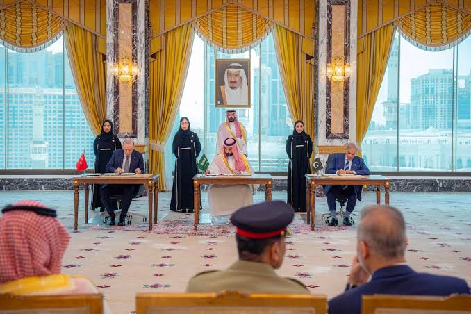 Military representatives from Saudi Arabia, Turkey, and Pakistan meeting to discuss defense cooperation.