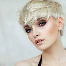 Le salon de coiffure est ouvert du lundi au vendredi de 9h à 17h. Accueil Ecole De Coiffure Lyon