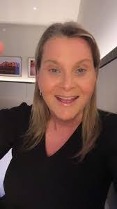 Jennifer Spink's Instagram, Twitter & Facebook