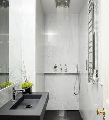 1001 Astuces Et Idees D Amenagement Petite Salle De Bain 2m2 Relooking Salle De Bain Salle De Bains En Longueur Salle De Bain Simple