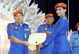 Terbaru, ilya atau nama sebenarnya raja ramilah begum binti raja mohammad,34 meluahkan rasa kecewanya dengan servis perkhidmatan sebuah syarikat penerbangan. Raja Ilya Serik Kongsi Semua